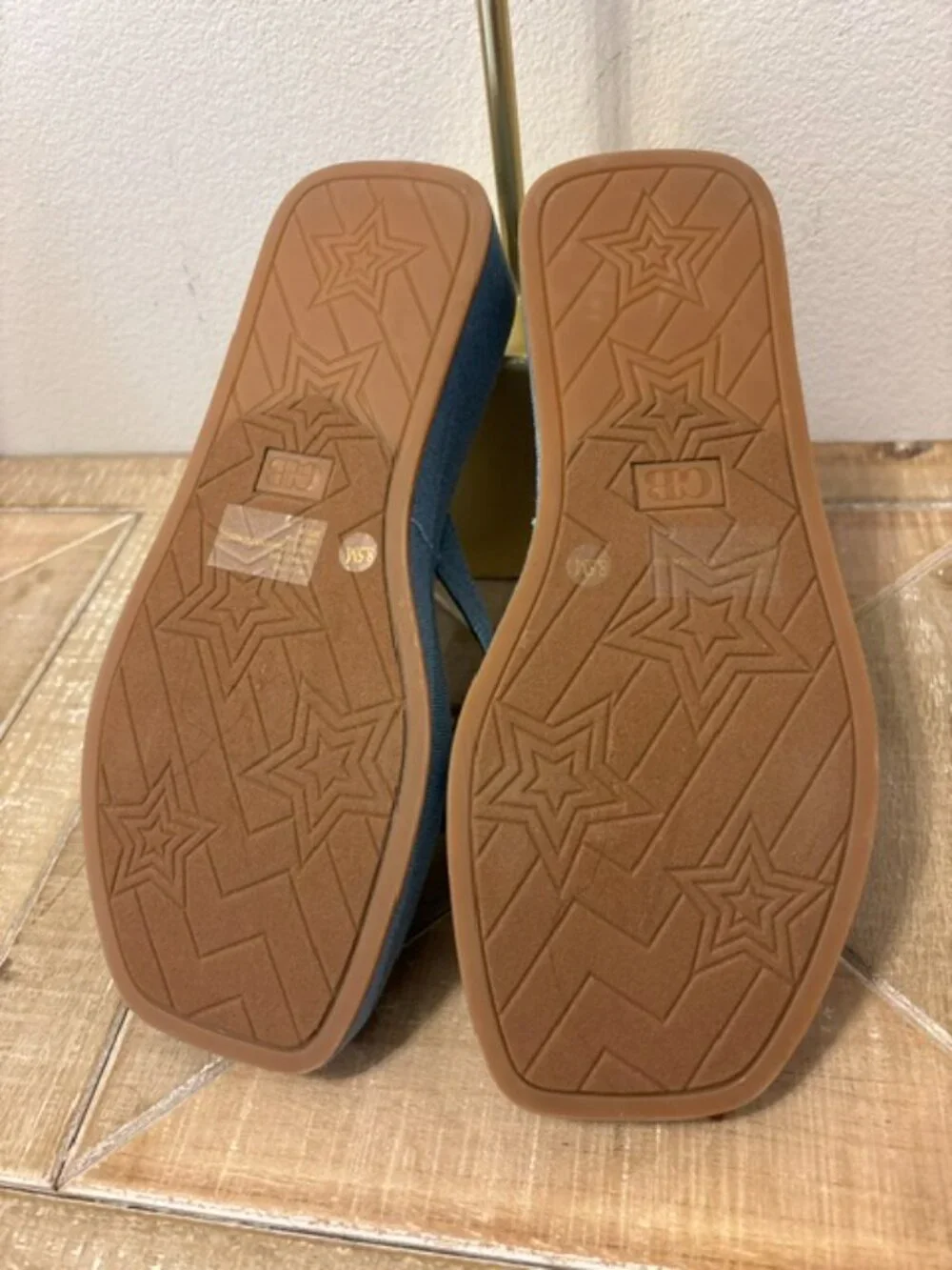 NWOT GB Gianni Bini Platform Thong Sandals Light Blue Denim Size 8.5